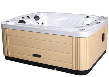 Mercury 3 Seater Hot Tub comes with steps and thermal cover